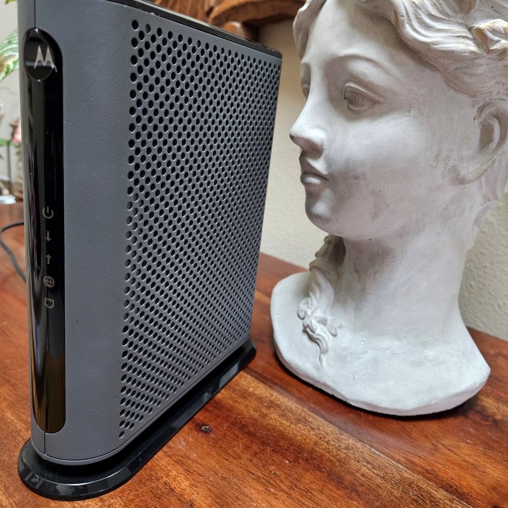 Motorola MB8600 DOCSIS 3.1 Cable Modem - Picture 5 of 8